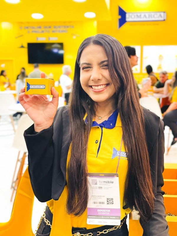 Equipe da Jomarca Kits atendendo visitantes na Formóbile 2026.